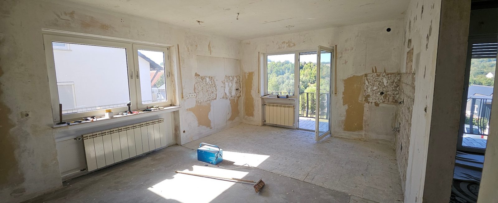 Beginn der Entkernung im Wohn- und Essbereich