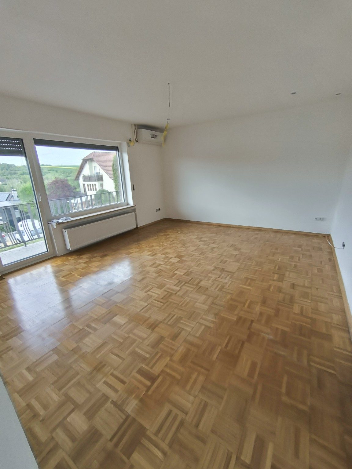Modernes Wohnzimmer im Ferienhaus Obersfeld