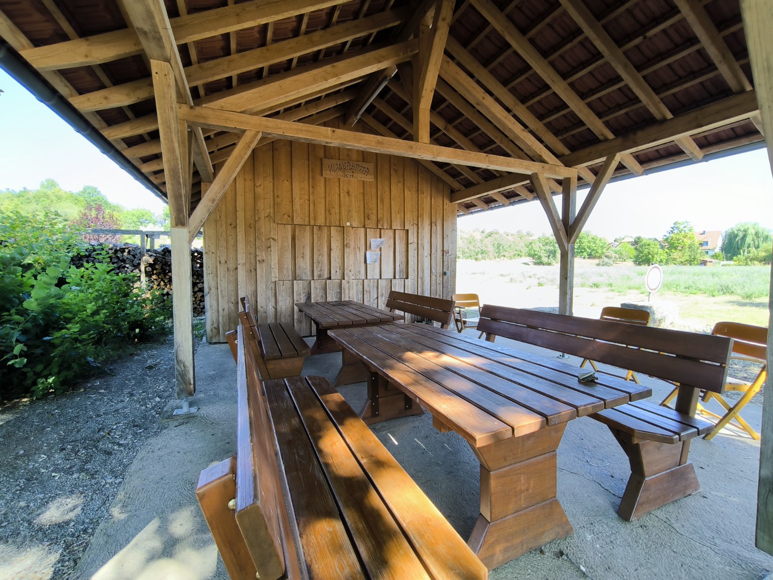 Klingahütte am Spielplatz in Obersfeld mit überdachten Sitzplätzen